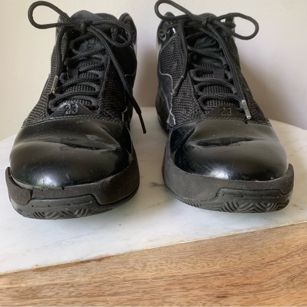 Jordan Max Aura 2 Men's Athletic
Sneakers Air Jordan Black on Black 8.5 - Picture 4 of 16